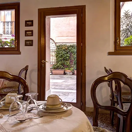 San Barnaba 3* Венеция